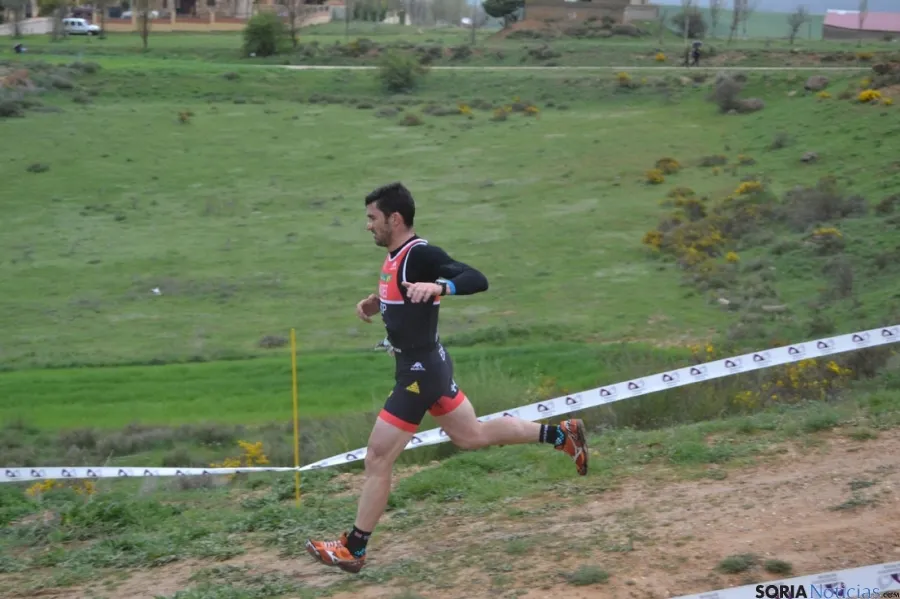 Foto 2 - Pe&ntilde;uela, Lazo y Alba, podium masculino del Campeonato de Duatlon celebrado en Garray 