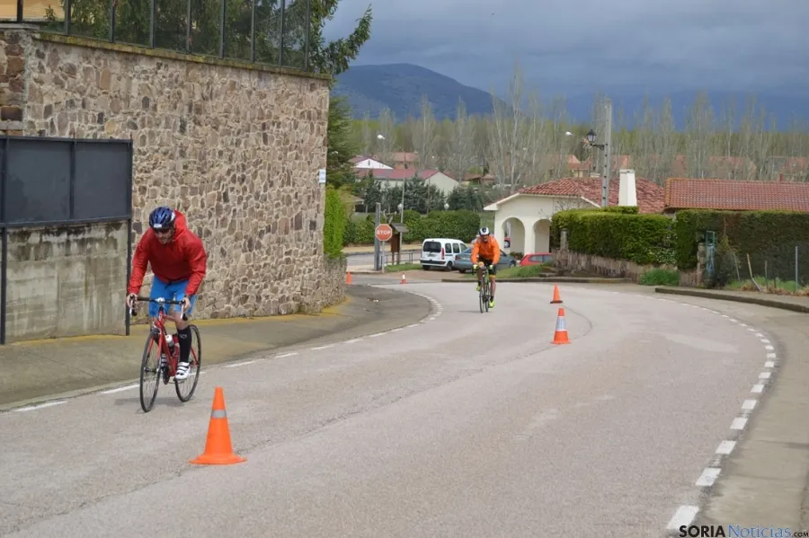Foto 8 - Pe&ntilde;uela, Lazo y Alba, podium masculino del Campeonato de Duatlon celebrado en Garray 