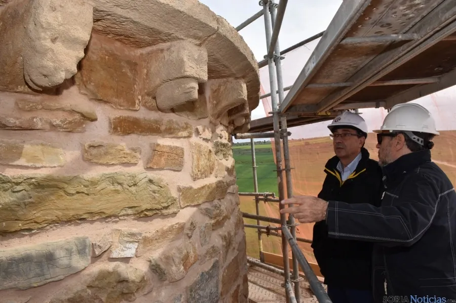Obras de restauración en la iglesia de la localidad de Tierras Altas. / Jta.