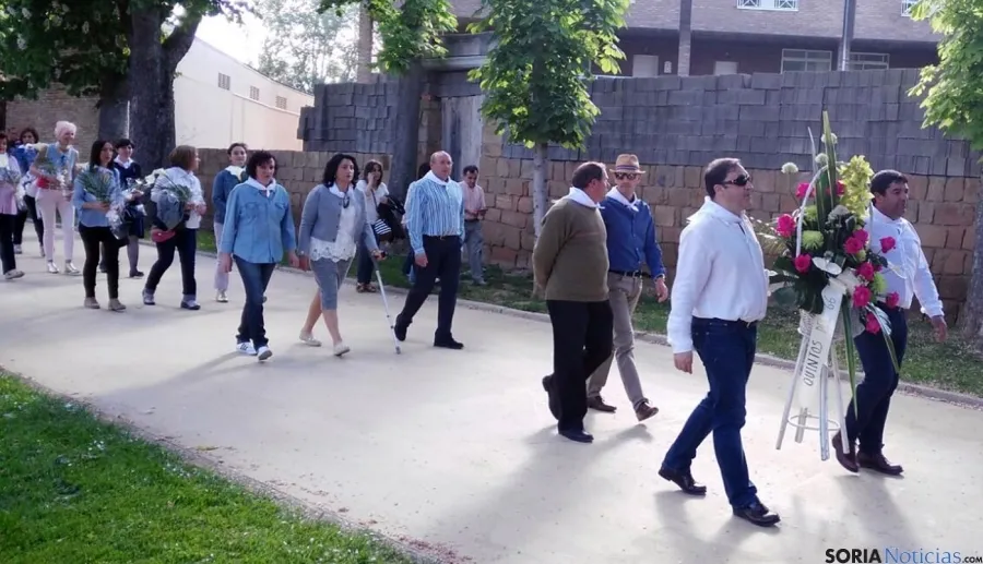 Quintos del 66 en la ofrenda de este viernes./SN