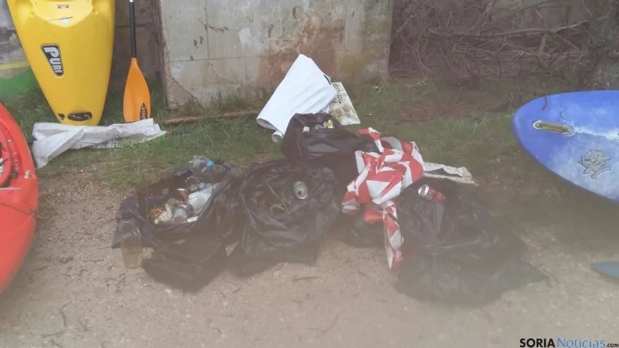 Se ha recogido mucha basura en las márgenes del Duero