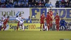 Foto 3 - El Numancia empata a dos en casa del l&iacute;der