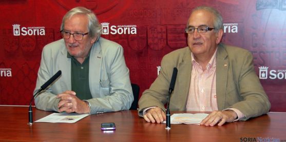 Bárez y Fernández, en la presentación del documental. / Ayto.