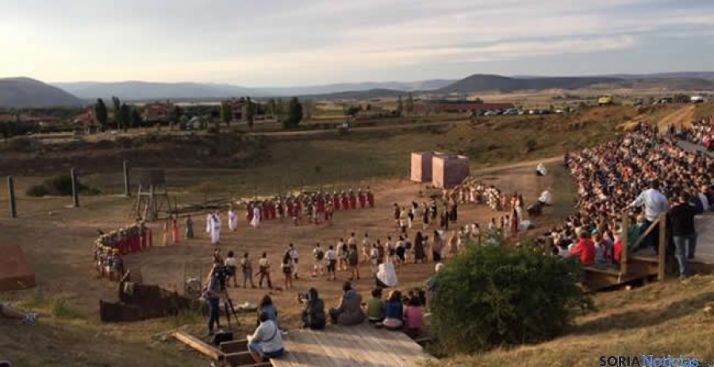 El graderío situada en la subida al yacimiento acogerá las representaciones.