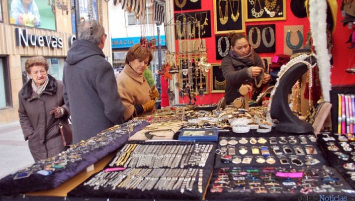 Un puesto de mercadillo artesanal en Soria. / SN