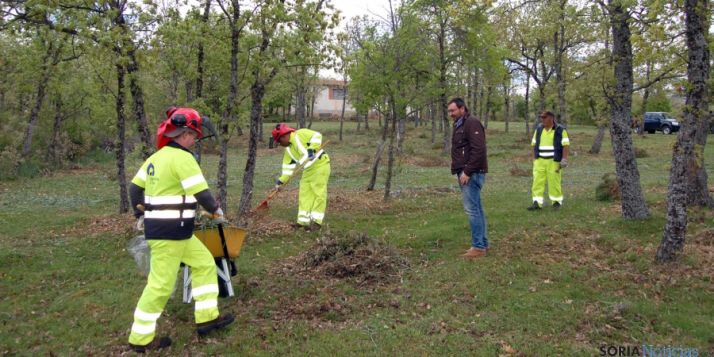 Una de las brigadas, en Valdeavellano de Tera./Dip.