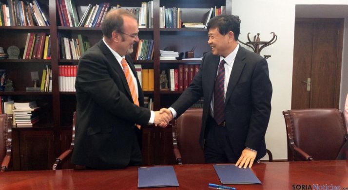 Fernando Rey y Chen Dongsheng este jueves. / Jta.