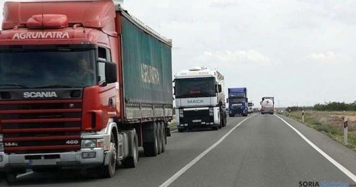 Camiones circulando por una carretera soriana. / SN