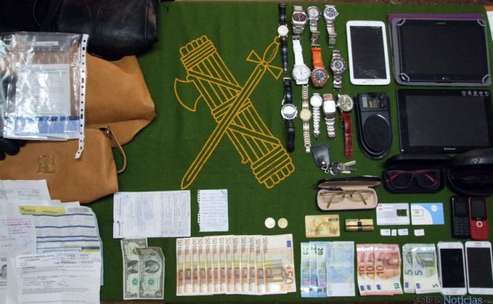 Objetos recuperados por la Guardia Civil en la operación. / Subdeleg.