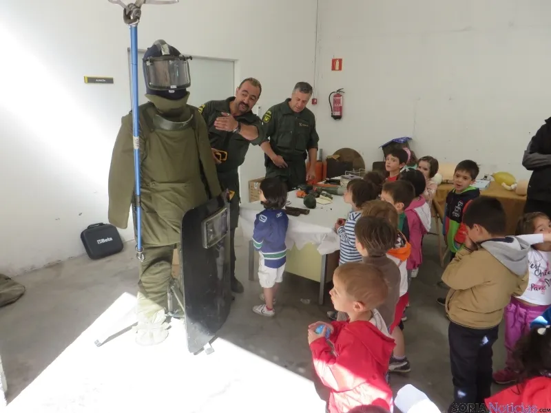 Imagen de las visitas al cuartel./Subdelg