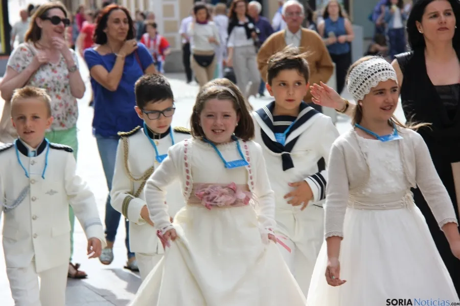 Los niños en la fiesta.