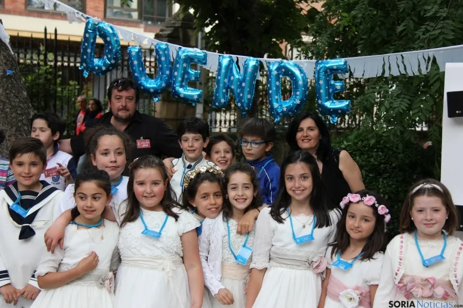Los niños en la fiesta.
