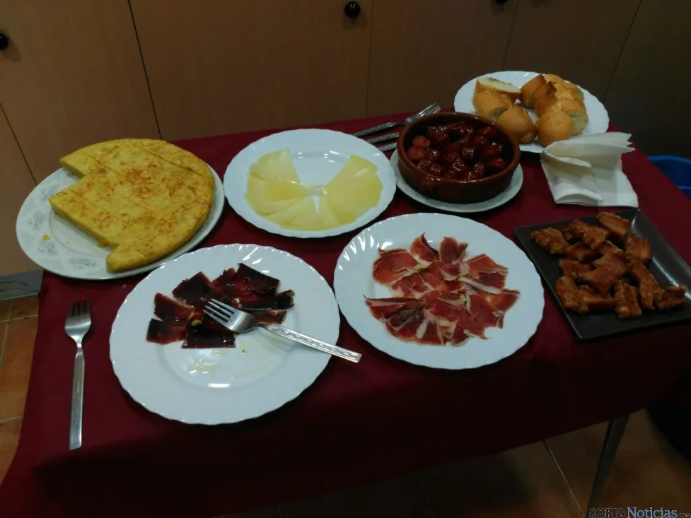 Almuerzo disfrutado en una de las mesas. SN