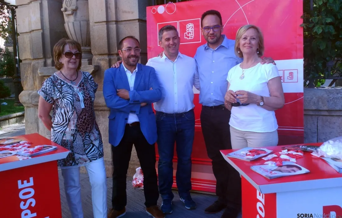 Hernando (2º dcha.) este miércoles en Soria.
