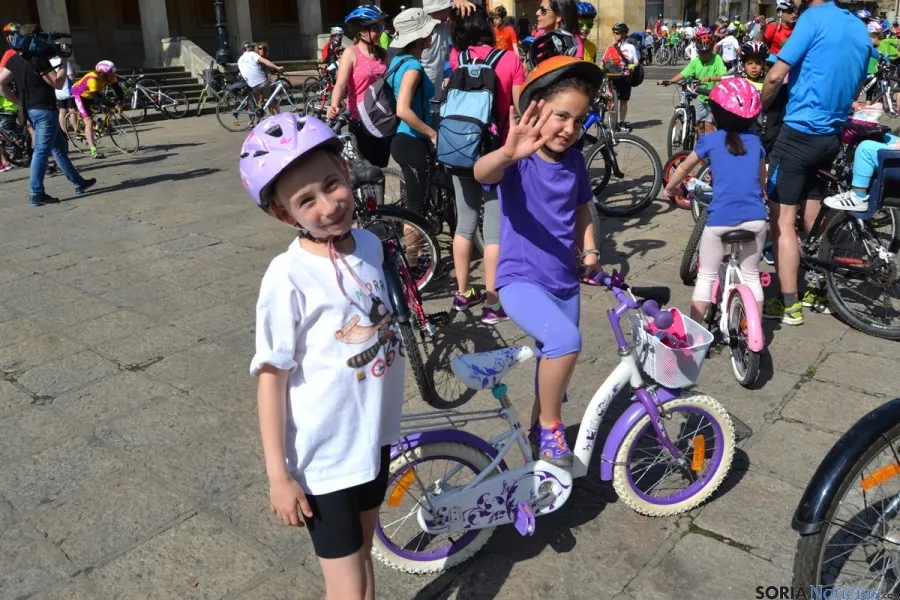 Foto 7 - Cientos de participantes en la fiesta popular de la bicicleta de Soria