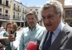 Imagen de la visita del ministro de Justicia este lunes en El Burgo./SN