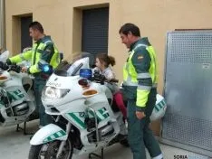 Imagen de las visitas al cuartel./Subdelg
