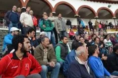 Foto 6 - Cientos de sorianos siguen en la plaza la llegada de los novillos del Viernes de Toros