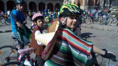 Foto 4 - Cientos de participantes en la fiesta popular de la bicicleta de Soria