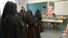 Religiosas votando en La Arboleda. SN