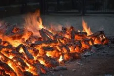 El fuego y los pasadores en una noche mágina en San Pedro Manrique. SN