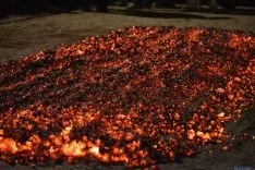 El fuego y los pasadores en una noche mágina en San Pedro Manrique. SN