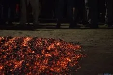 El fuego y los pasadores en una noche mágina en San Pedro Manrique. SN