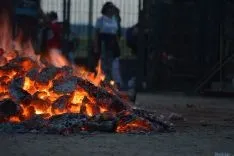 El fuego y los pasadores en una noche mágina en San Pedro Manrique. SN