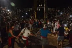 El fuego y los pasadores en una noche mágina en San Pedro Manrique. SN