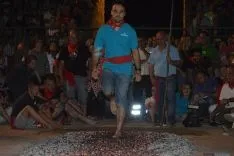 El fuego y los pasadores en una noche mágina en San Pedro Manrique. SN