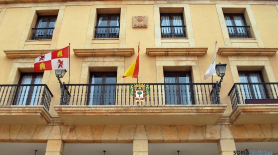 Balconada del ayuntamiento de Almazán. / SN