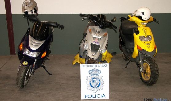Las motos recuperadas por la Policía Nacional. / Subdeleg.