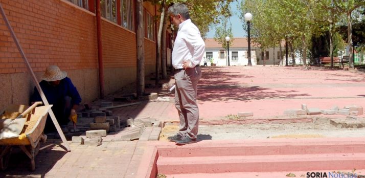 Javier Antón en su visita a las obras este martes.