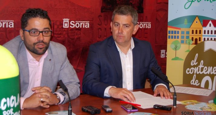 José C. Agustina (izda.) de Ecovidrio y el concejal Javier Antón. / Ayto.