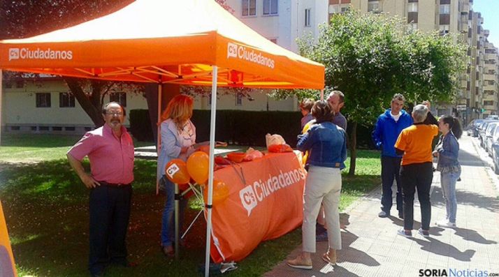 La carpa de Cs este martes en Almazán.