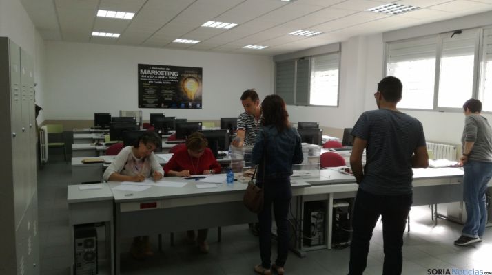 Una de las mesas electorales más grandes de la provincia. SN