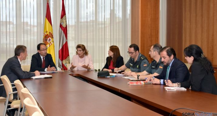 Reunión entre representantes de la Junta, la Fiscalía y la Guardia Civil este miércoles.
