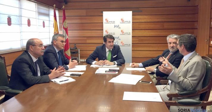 La reunión mantenida este lunes. / Jta.