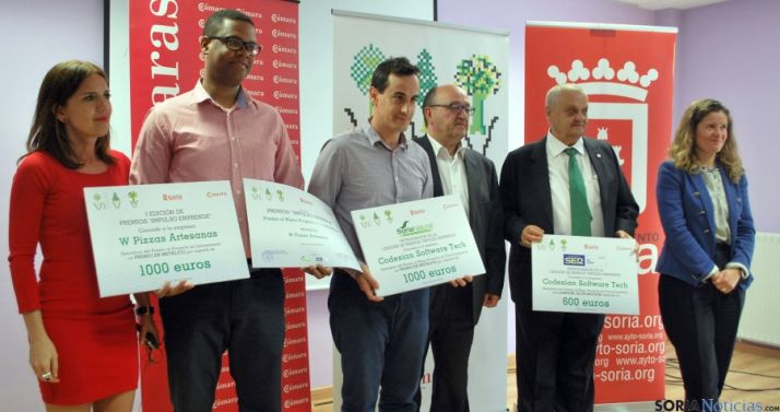 Dominique Wilkins y David Francés (izda.), con los diplomas gandores