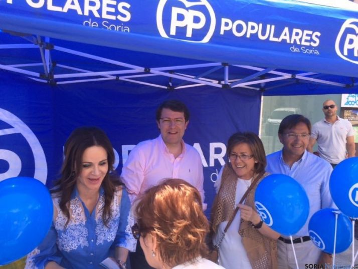 Alfonso Fernández Mañueco y Silvia Clemente, en la carpa del PP