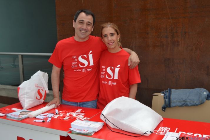 Mesa informativa del PSOE en Mariano Granados. /PSOE