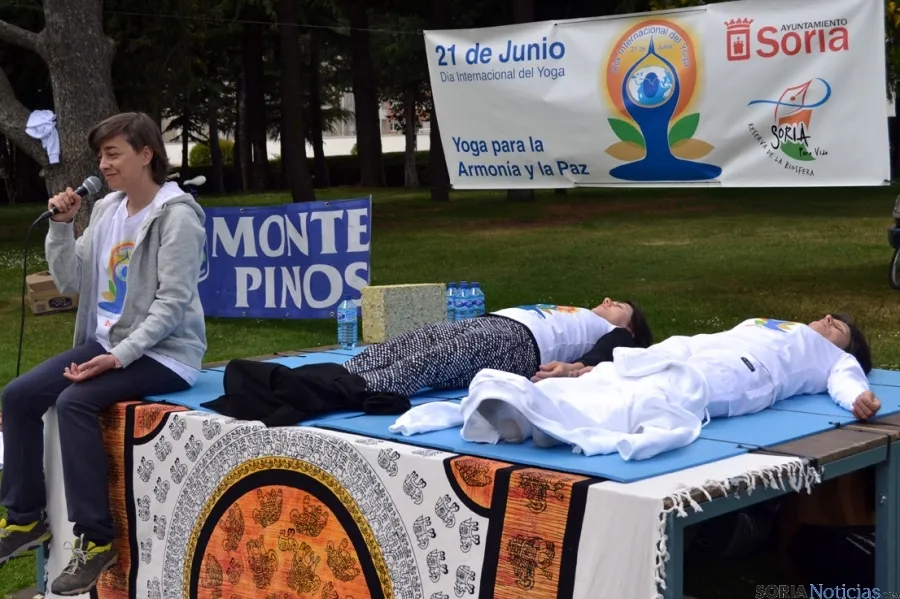 Sesiones de yoga en el Alto de La Dehesa. /SN