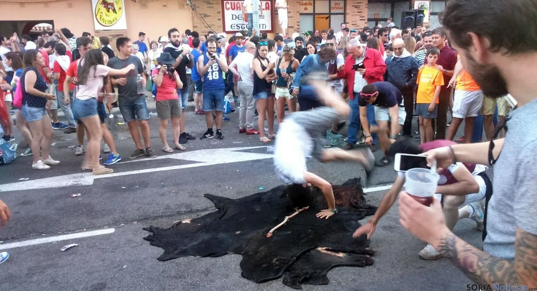 Divertida imagen del Agés en San Esteban. / SN