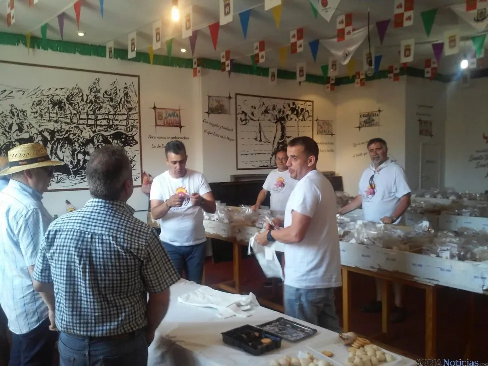 Los vecinos acuden a los locales de cuadrilla.