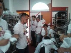 Los vecinos acuden a los locales de cuadrilla.