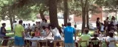 Imagen de la comida vecinal este sábado. / SN