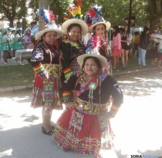 Imagen del desfile de la comunidad boliviana esta mañana. /SN