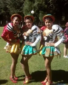Imagen del desfile de la comunidad boliviana esta mañana. /SN
