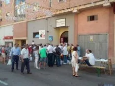 Los vecinos acuden a los locales de cuadrilla.
