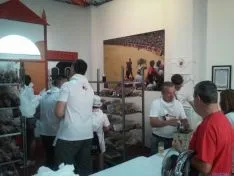 Los vecinos acuden a los locales de cuadrilla.